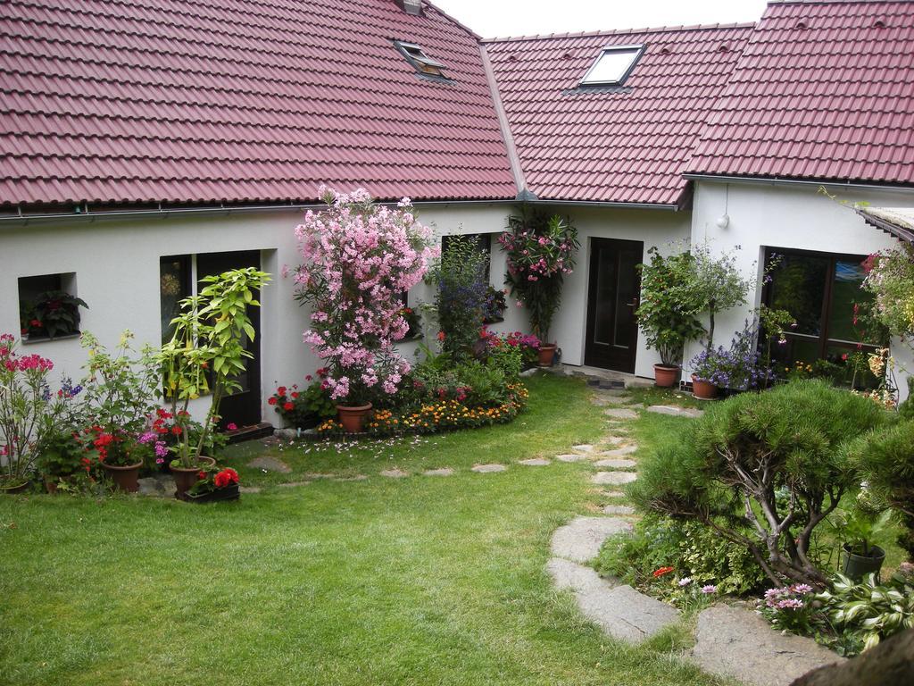 Penzion Nevcehle Urbanov Esterno foto